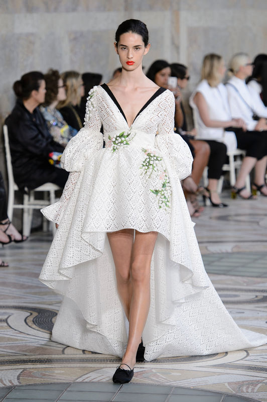 Suknie ślubne z pokazów haute couture jesień-zima 2017/2018 - Giambattista Valli