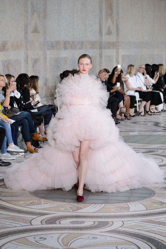 Suknie ślubne z pokazów haute couture jesień-zima 2017/2018 - Giambattista Valli