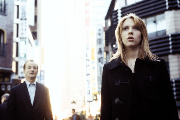 Charlotte w filmie Między słowami (grana przez Scarlett Johansson)