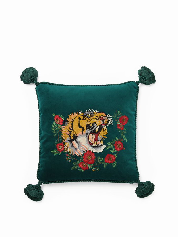 Poduszka z kolekcji Gucci Décor, courtesy Gucci
