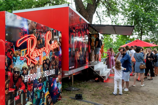Ray-Ban #proudtobelong Tour