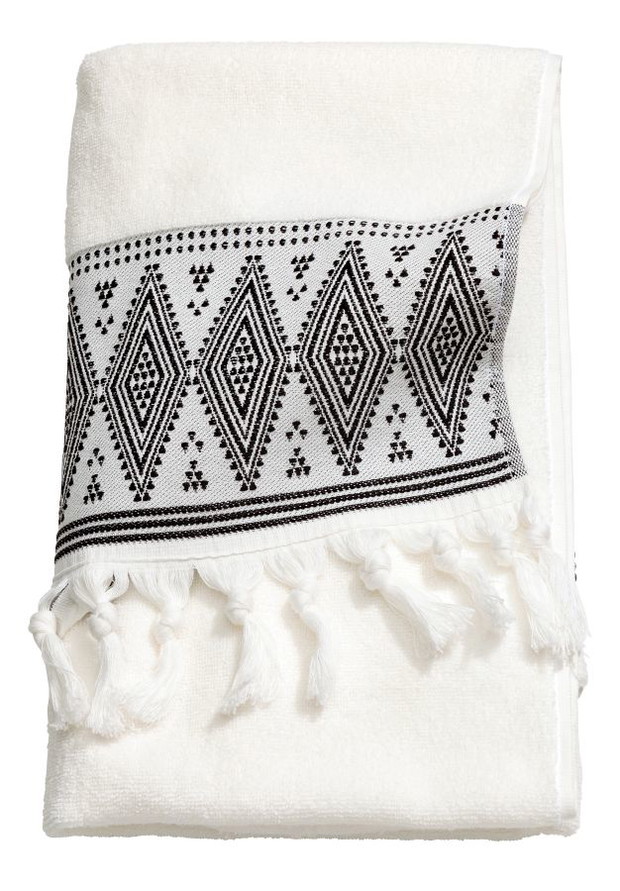 Wyszywany ręcznik kapielowy, 59,90 zł, kolekcja H&M HOME, Jesień 2017, fot. mat. prasowe