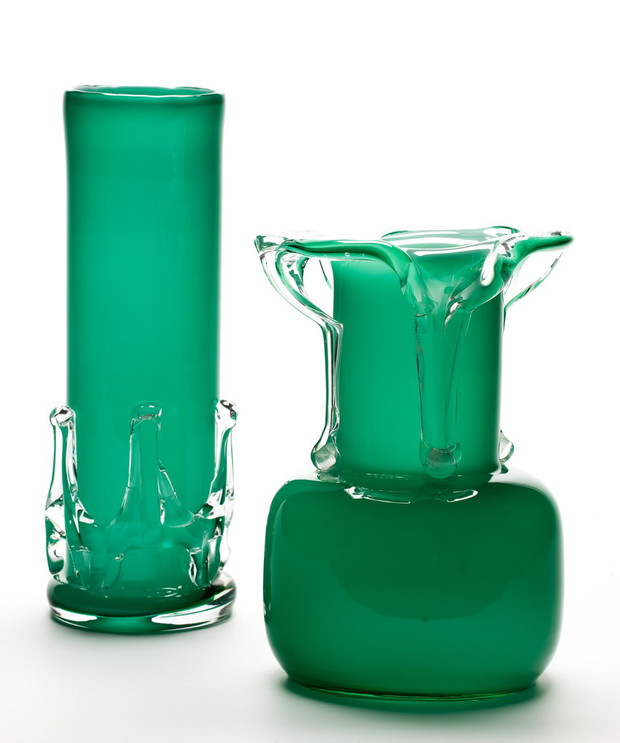 Jerzy Słuczan-Orkusz, Wazony, lata 80. XX w., wzór 280 szkło sodowe dwuwarstwowe, ręcznie formowane wys. 25 cm; 19,5 cm kolekcja MNWr