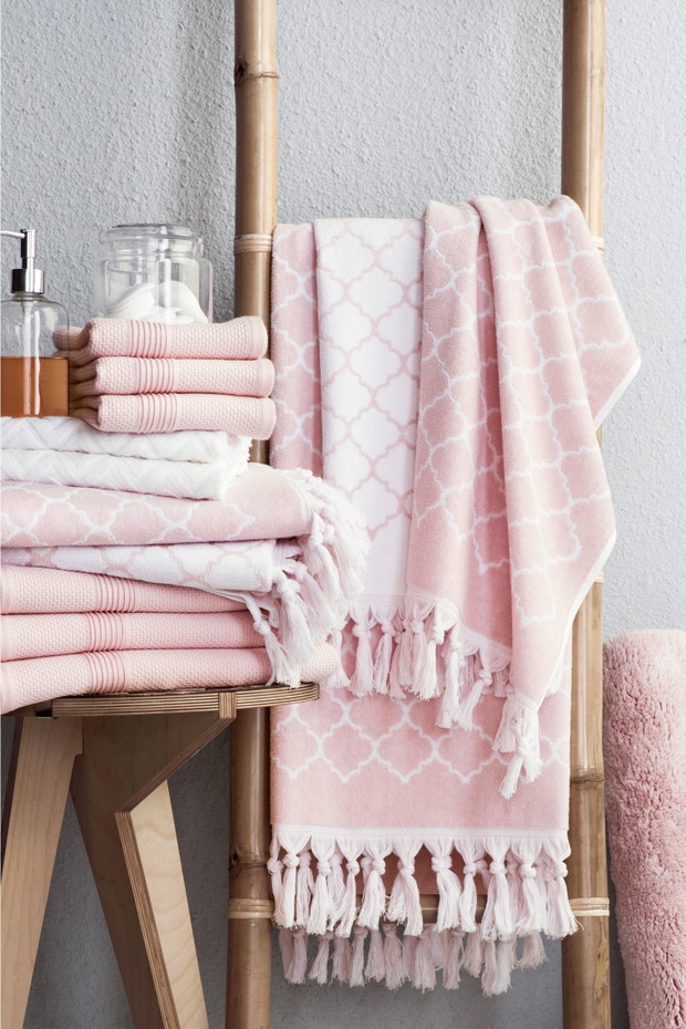 Różowe wnętrza, ręczniki, fot. H&M HOME