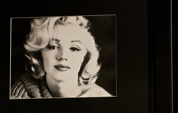 Zdjęcie Marilyn Monroe wystawione na aukcję Desa Unicum autorstwa Miltona H. Greene'a z kolekcji FOZZ (2012)
