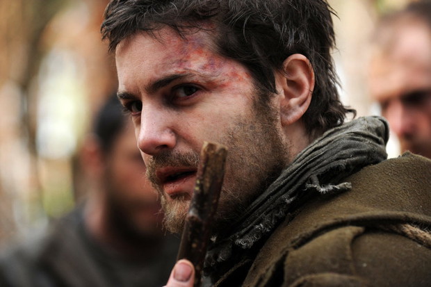 Jim Sturgess jako Janusz w filmie Niepokonani