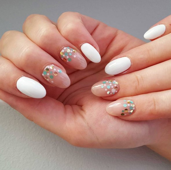 Manicure z brokatem