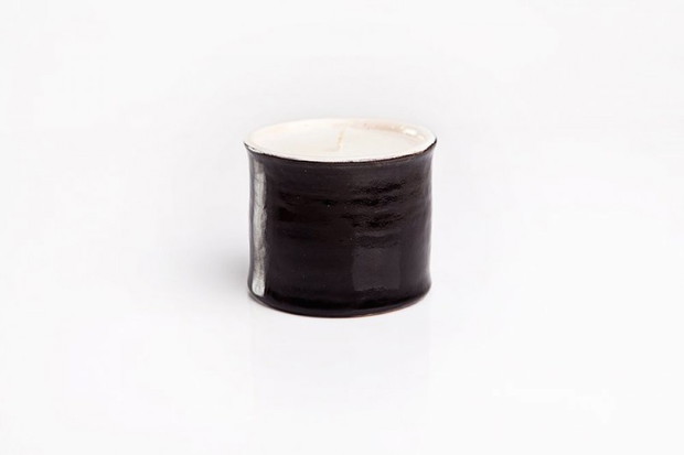 Leżę Pachnę, sojowa świeca ceramiczna black, 49 zł
