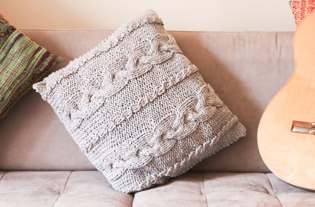 Poduszka Teague , We Are Knitters, poziom średniozaawansowany, 279 zł