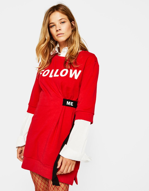 Czerwona bluza jak tunika