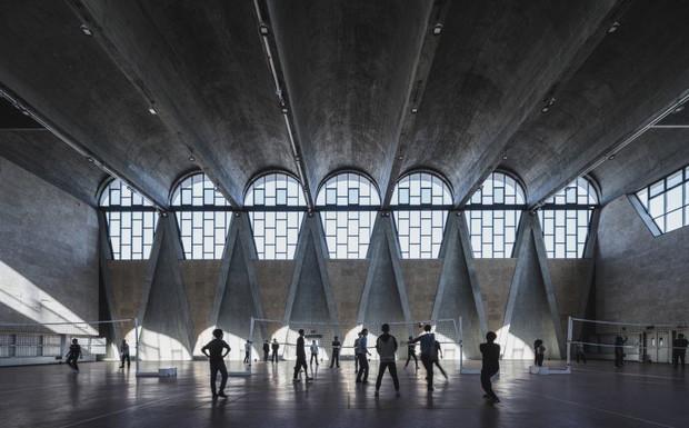 Hala gimnastyczna, kampus Uniwersytetu Tianjin w Chinach, projekt: Atelier Li Xinggang, fot. Terrence Zhang, kategoria: Budynki użytkowe