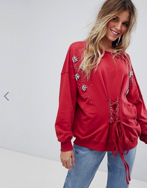 Modna czerwona bluza z aplikacjami