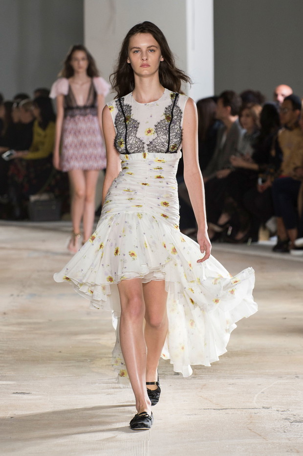 Pokaz Giambattista Valli SS18