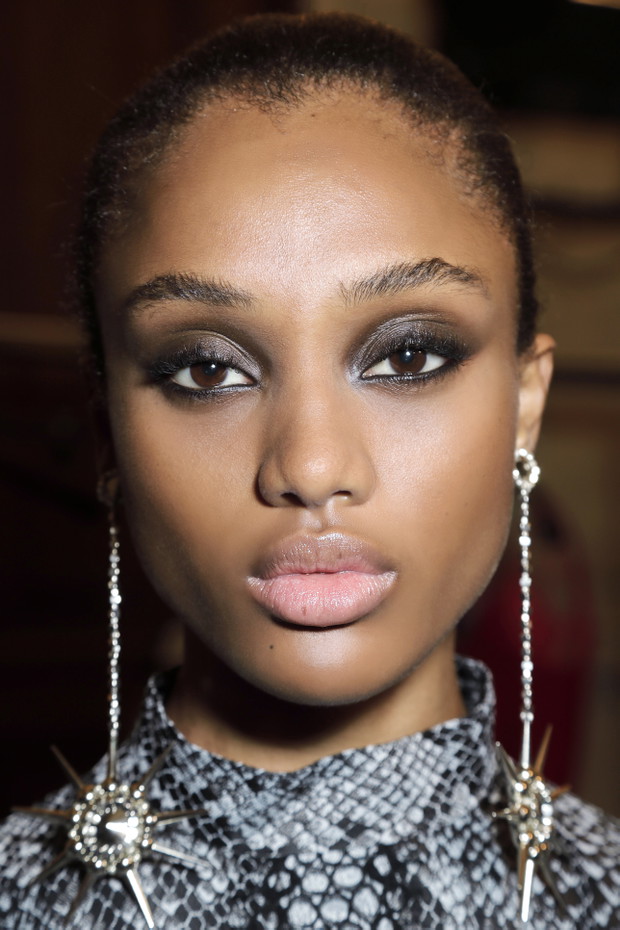 Makijaż smokey eye - Andrew GN jesień-zima 2019/2020