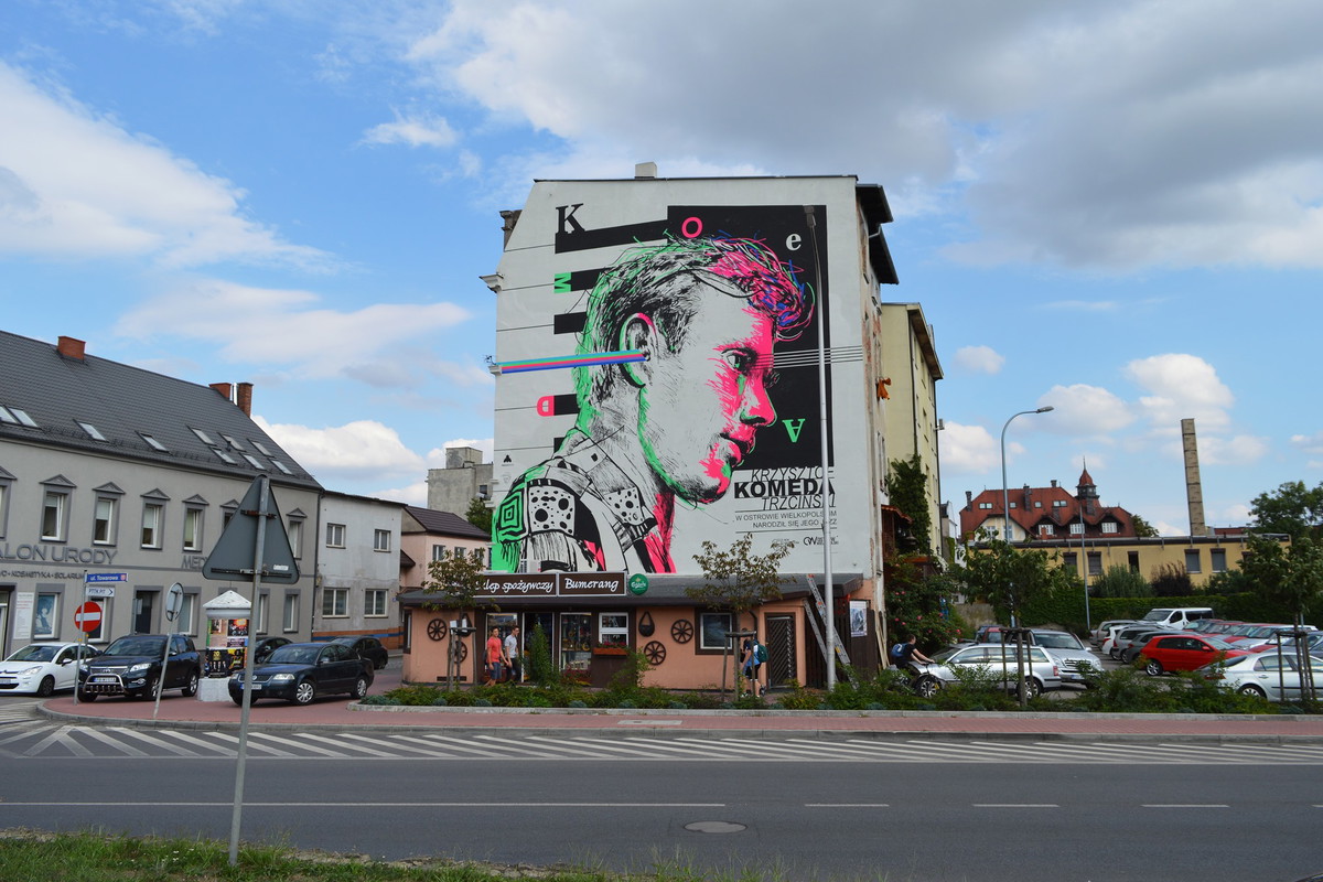 Mural z Krzysztofem Komedą w Ostrowie Wielkopolskim