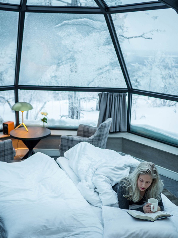 Levin Iglut Golden Crown, szklane igloo z widokiem na zorzę polarną, fot. East News