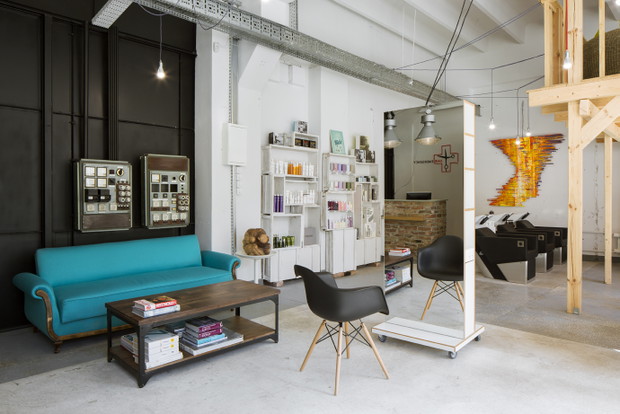 Loft Hair Emergency, projekt: pracownia Poco Design