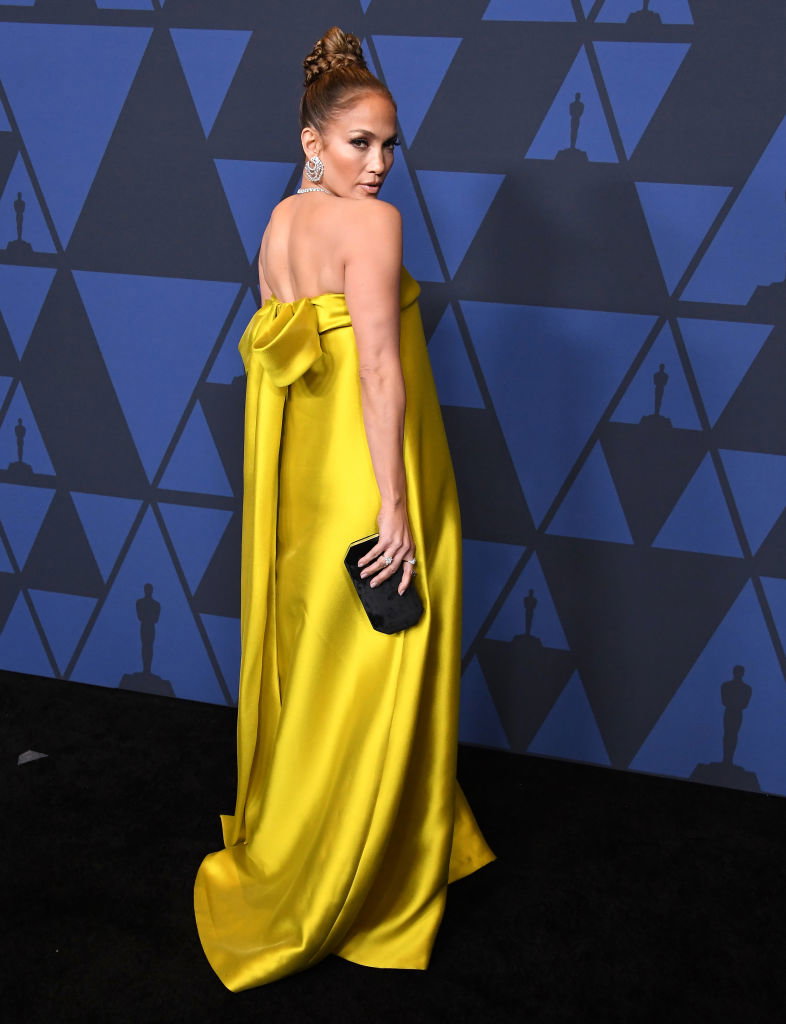 Jennifer Lopez w przepięknej złotej sukni na gali Annual Governors Awards