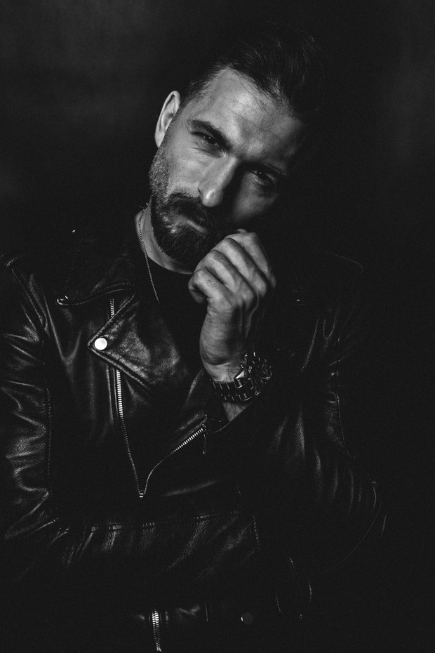 Rafał Maślak w akcji Movember.