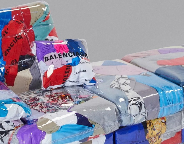Sofa od Balanciaga