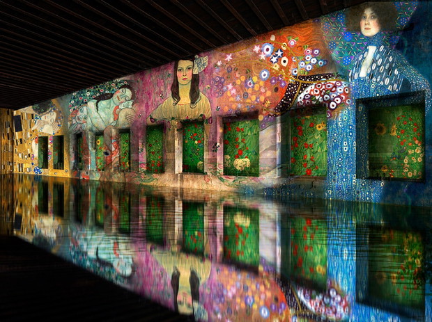 Wystawa Klimta w Bassins de Lumières w Bordeaux
