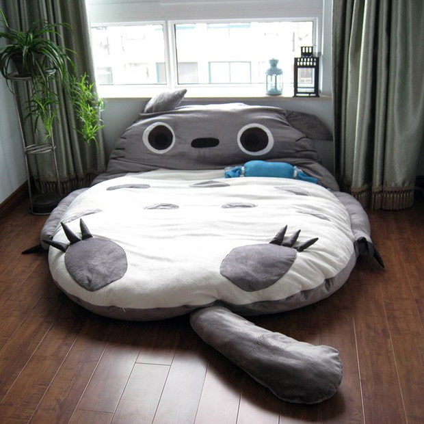 Łóżko z Totoro