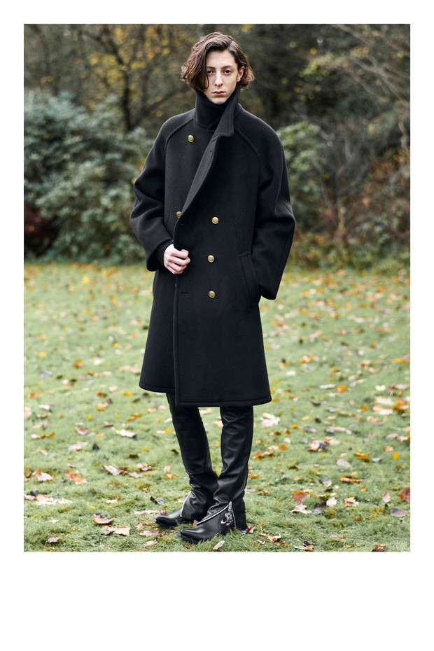 Militarny płaszcz Givenchy