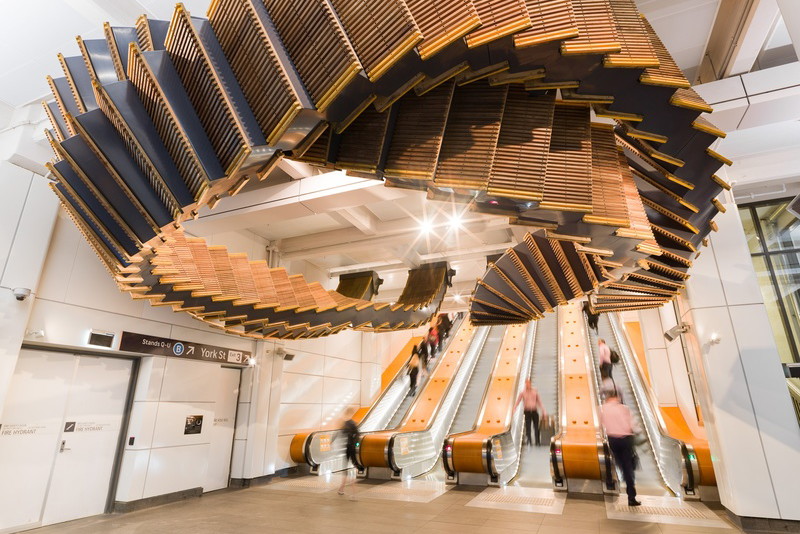 Surrealistyczna instalacja na stacji kolejowej w Sydney