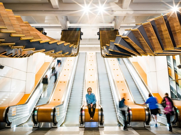 Artystyczna instalacja na stacji Wynyard w Sydney