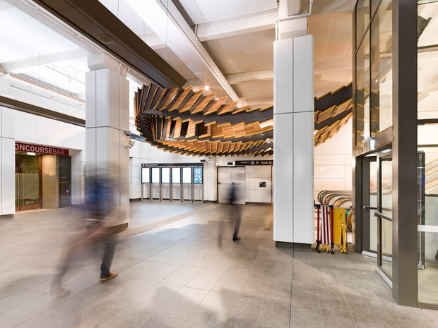 Artystyczna instalacja na stacji Wynyard w Sydney