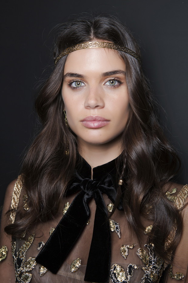 Fryzury sylwestrowe 2017: pokaz Ellie Saab