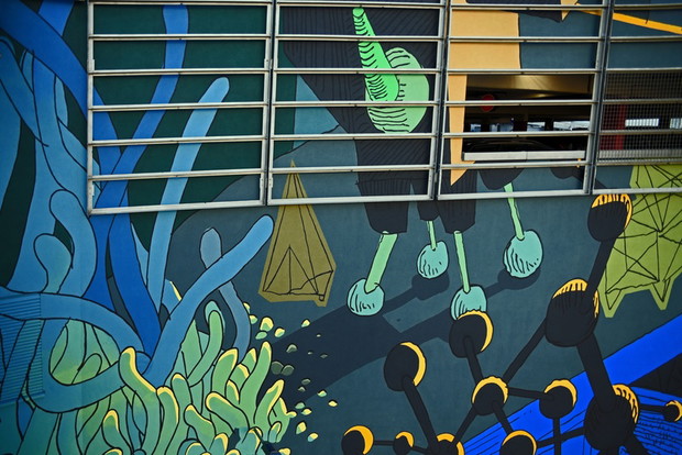 Mural na Galerii Krakowskiej zainspirowany twórczością Stanisława Lema