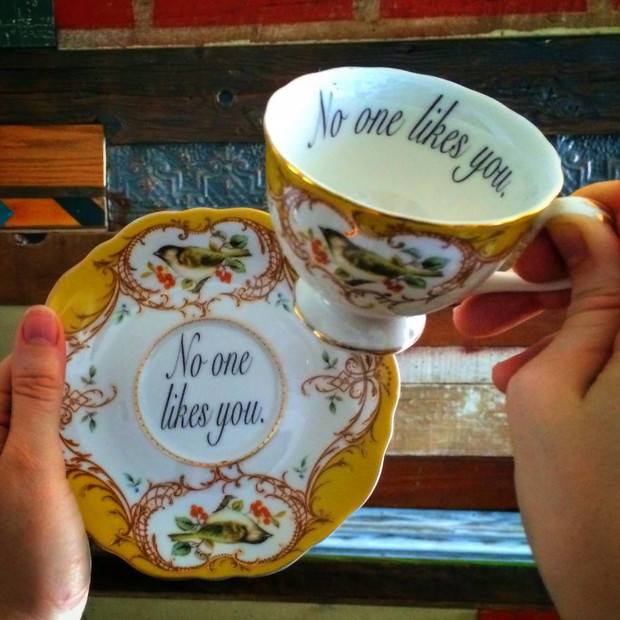 Porcelana z przesłaniem autorstwa Melissy Johnson