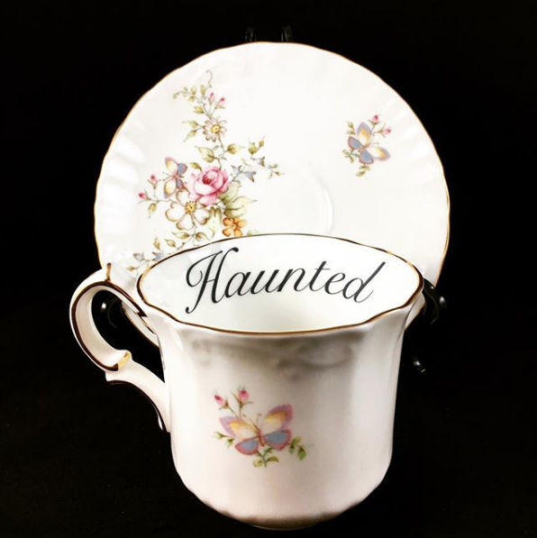 Porcelana z przesłaniem autorstwa Melissy Johnson