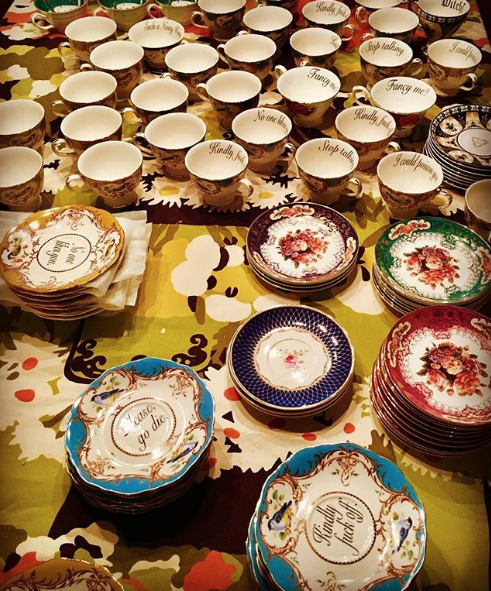 Porcelana z przesłaniem autorstwa Melissy Johnson