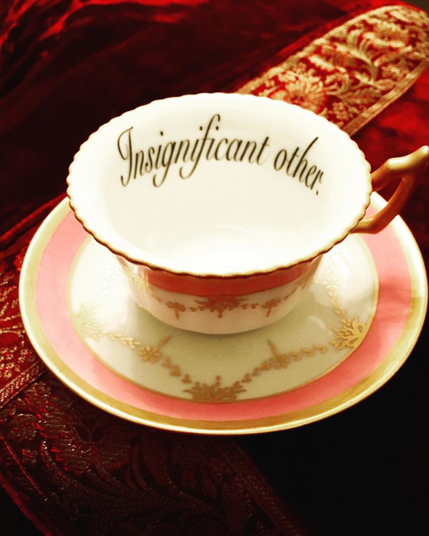 Porcelana z przesłaniem autorstwa Melissy Johnson