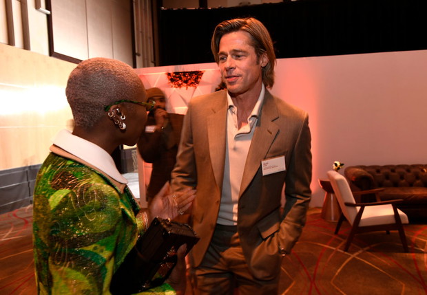 Brad Pitt na spotkaniu z innymi nominowanymi do Oscarów 2020.