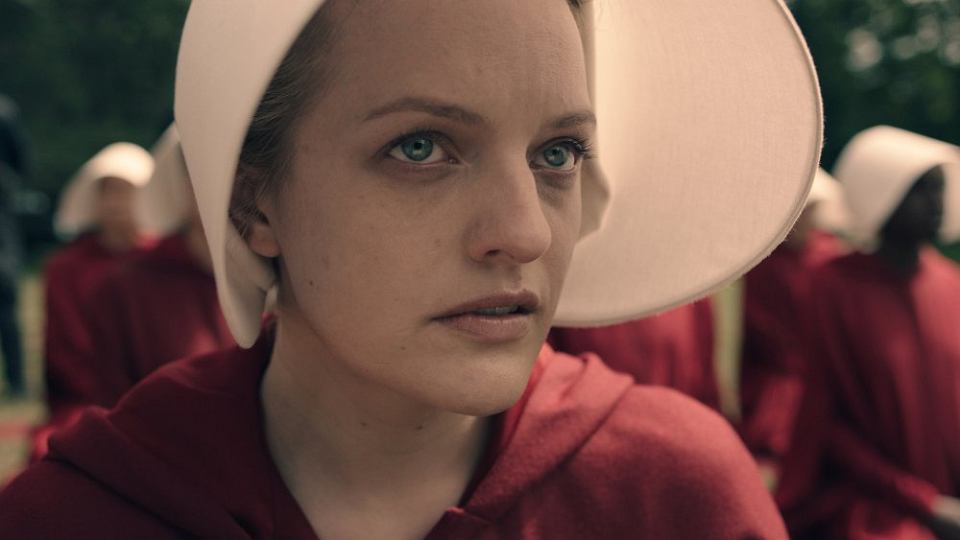"Opowieść podręcznej": będzie 2. sezon! Poznaj szczegóły dotyczące serialu z Elisabeth Moss