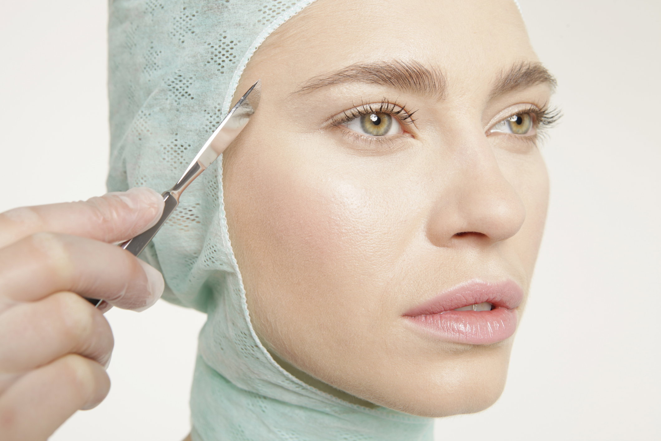 Dermaplaning - golenie twarzy zabiegiem kosmetycznym