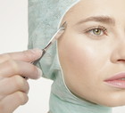 Dermaplaning - golenie twarzy zabiegiem kosmetycznym