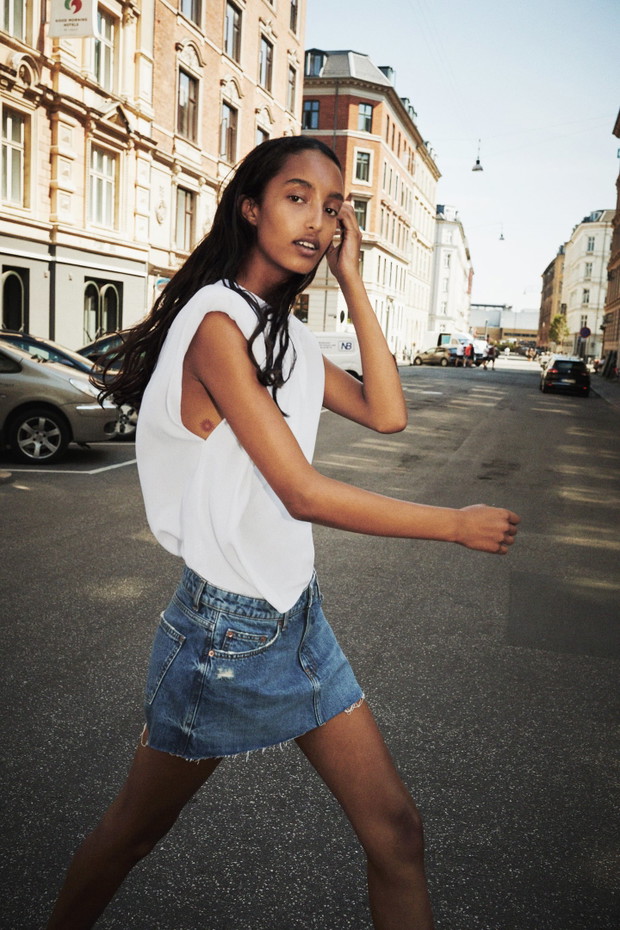 Mona Tougaard w lookbooku ZARA - lato 2020