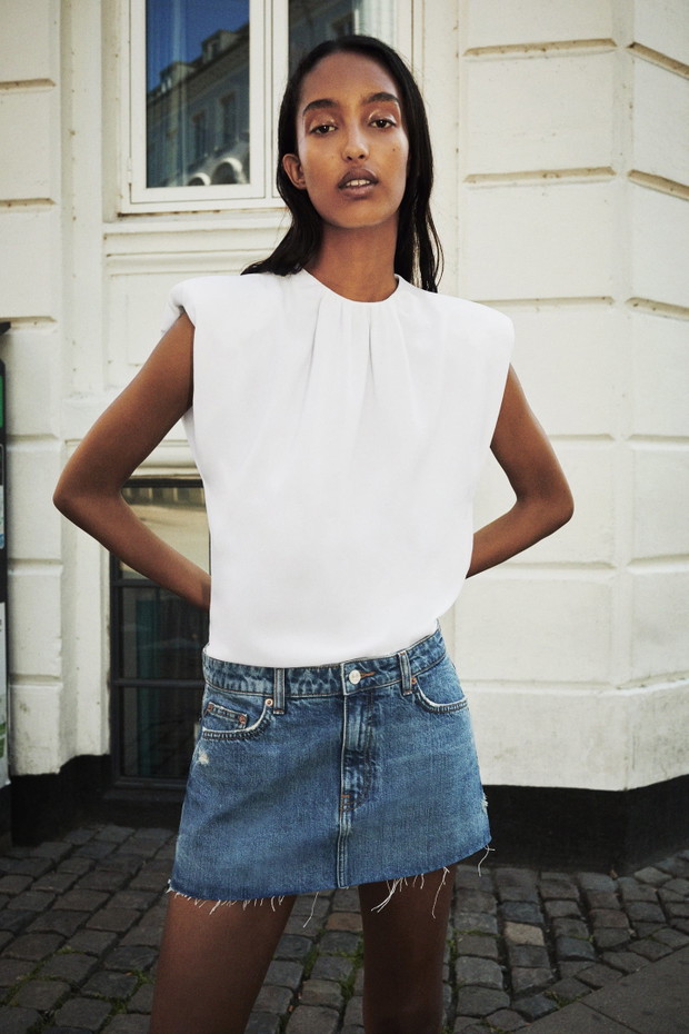 Mona Tougaard w lookbooku ZARA - lato 2020