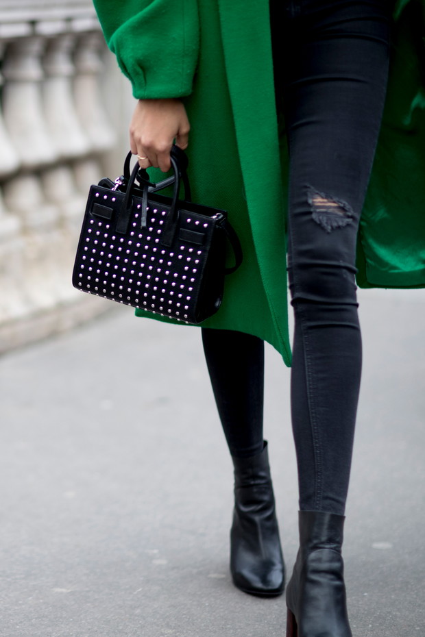 Dodatki gości na Paryskim Tygodniu Mody (street style)