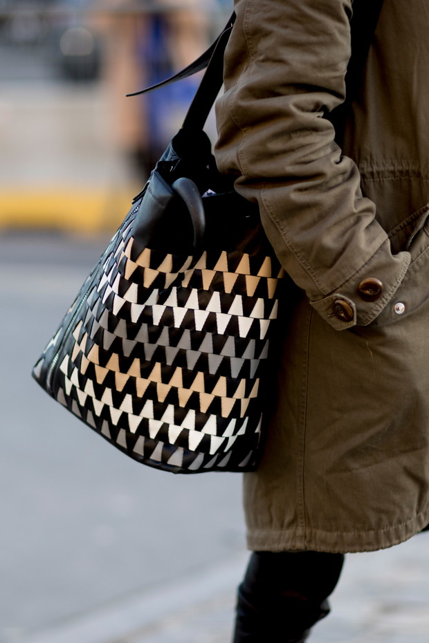 Dodatki gości na Paryskim Tygodniu Mody (street style)