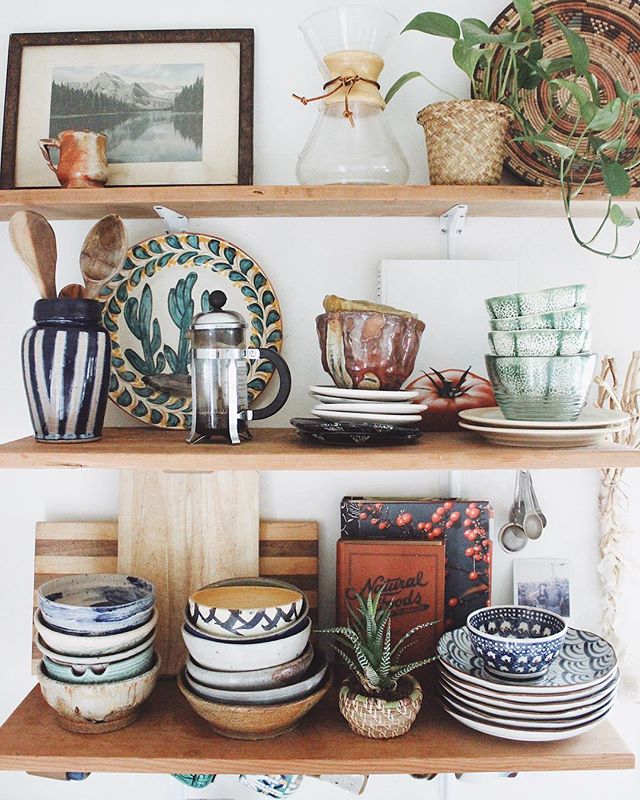 Shelfie właścicielki sklepu vintage _annalouise._