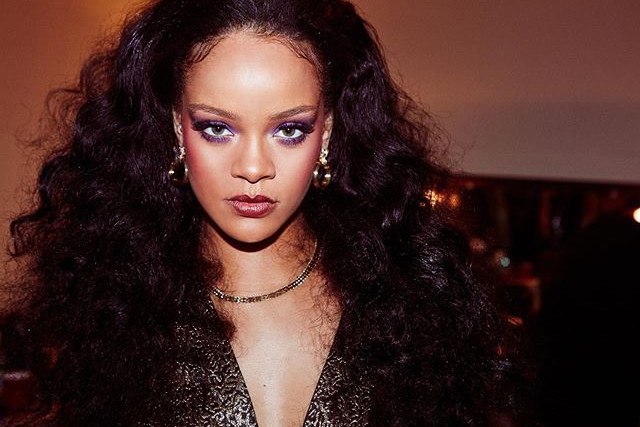 To już oficjalne! Rihanna promuje nową markę Fenty Skin. Kosmetyki do pielęgnacji trafią do sprzedaży jeszcze w tym miesiącu!