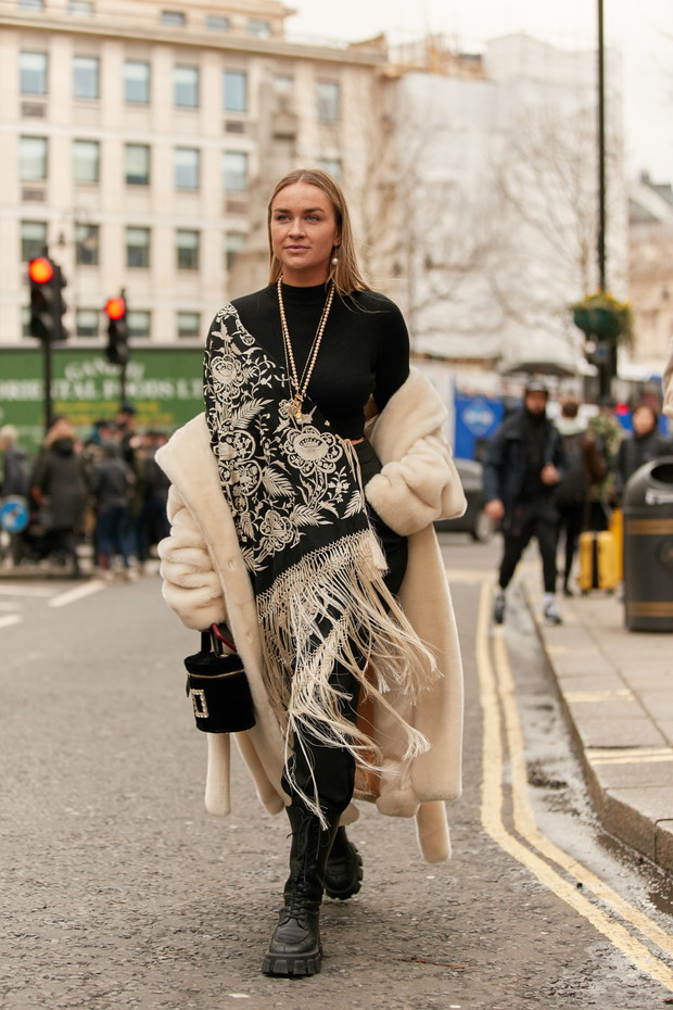 London Fashion Week jesień-zima 2020/2021: stylizacje gości