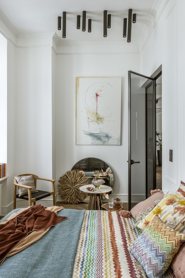 Klasyka plus boho szyk w warszawskiej kamienicy, Monika Goszcz-Kłos z biura projektowego GOSZCZDESIGN, stylizacja: Patrycja Rabińska