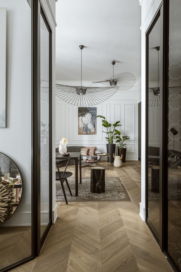 Klasyka plus boho szyk w warszawskiej kamienicy, Monika Goszcz-Kłos z biura projektowego GOSZCZDESIGN, stylizacja: Patrycja Rabińska