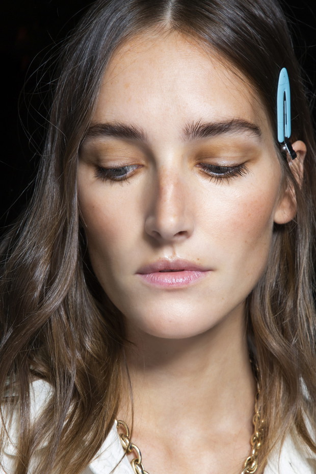 Trendy w makijażu wiosna-lato 2020: make up no make up, Ferretti